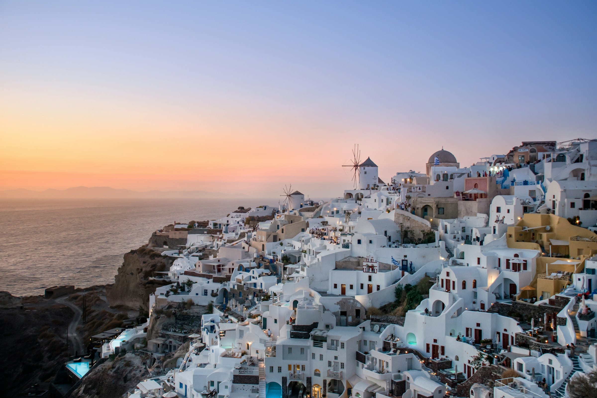 Santorini në perëndim të diellit