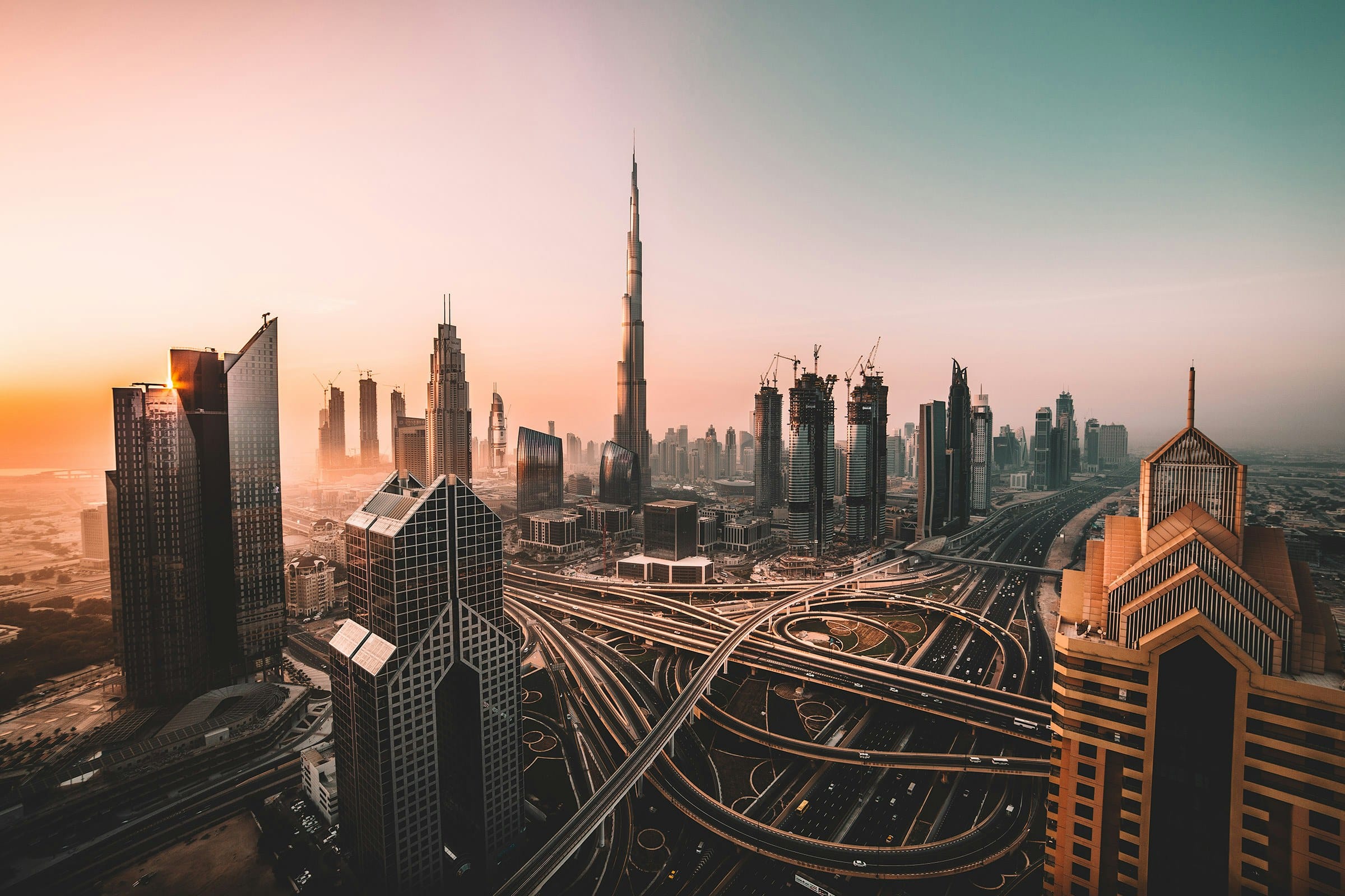 Burj Khalifa dhe horizonti i Dubait në muzg